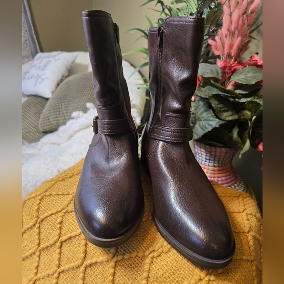 Naturalizer Ankle Boots, Women's size 8W, Brown - Picture 3 of 6